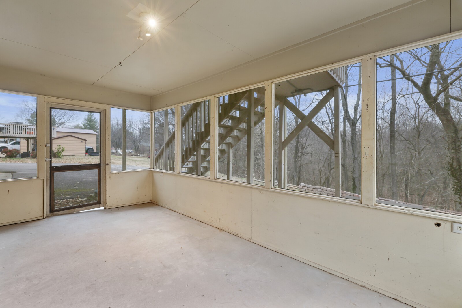 306 Crestridge Dr