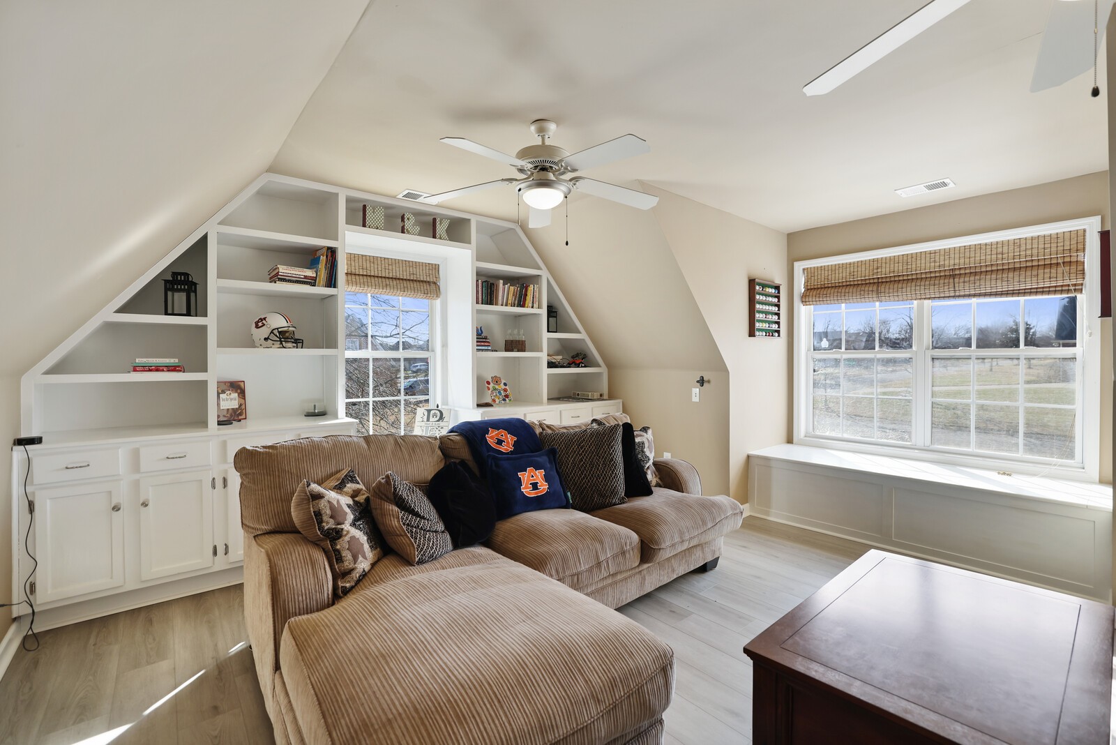 1084 Nealcrest Cir