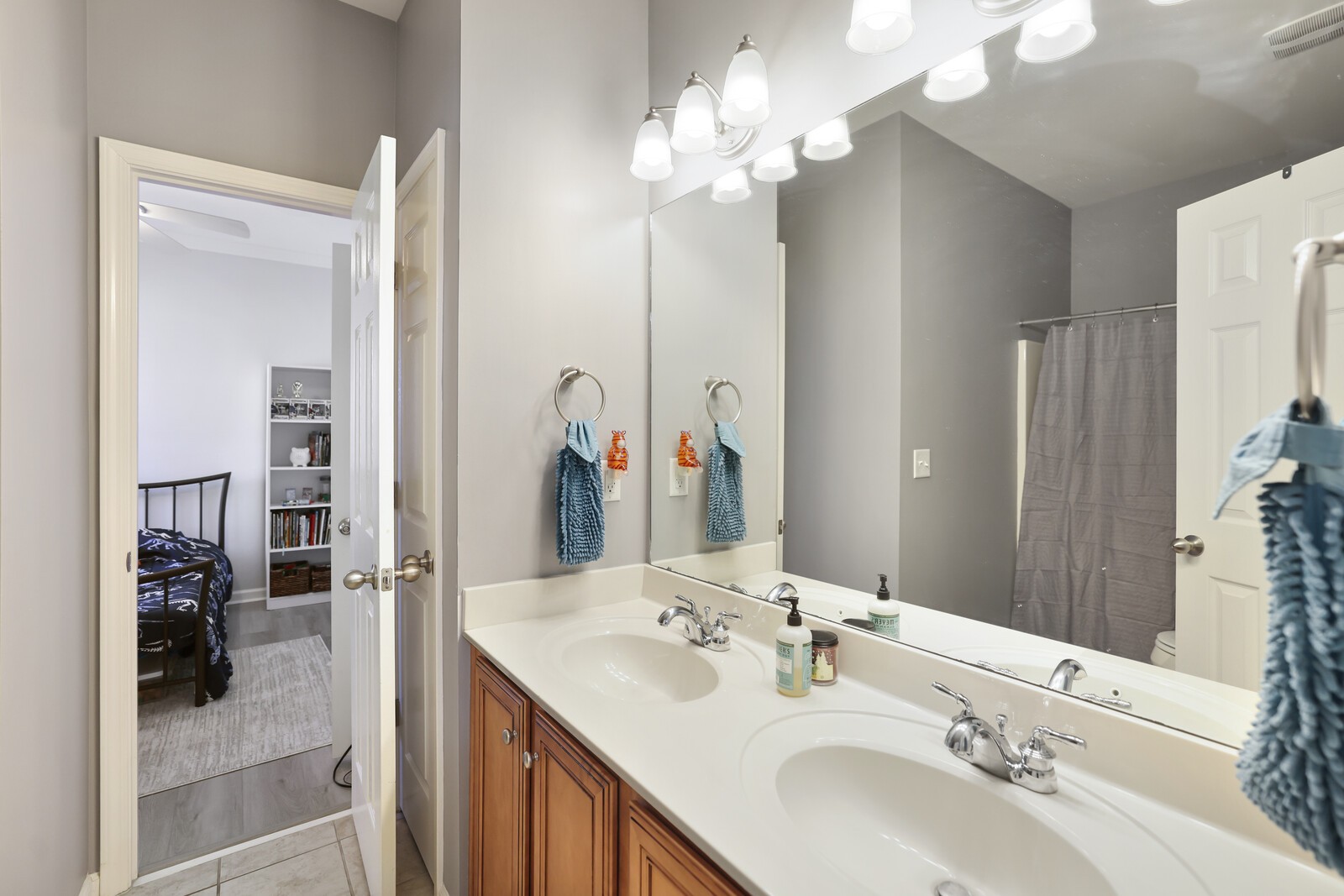 1084 Nealcrest Cir