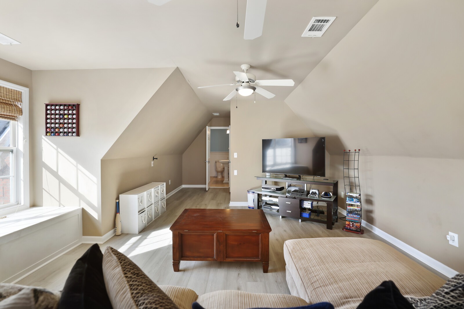 1084 Nealcrest Cir
