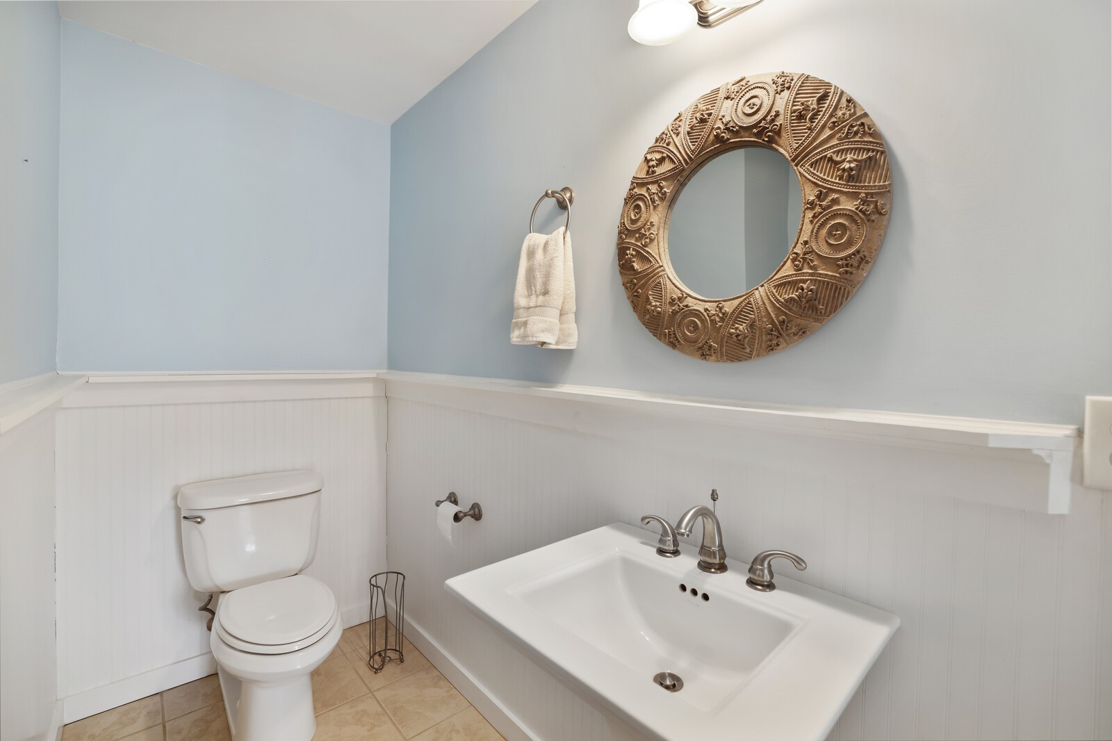 1084 Nealcrest Cir
