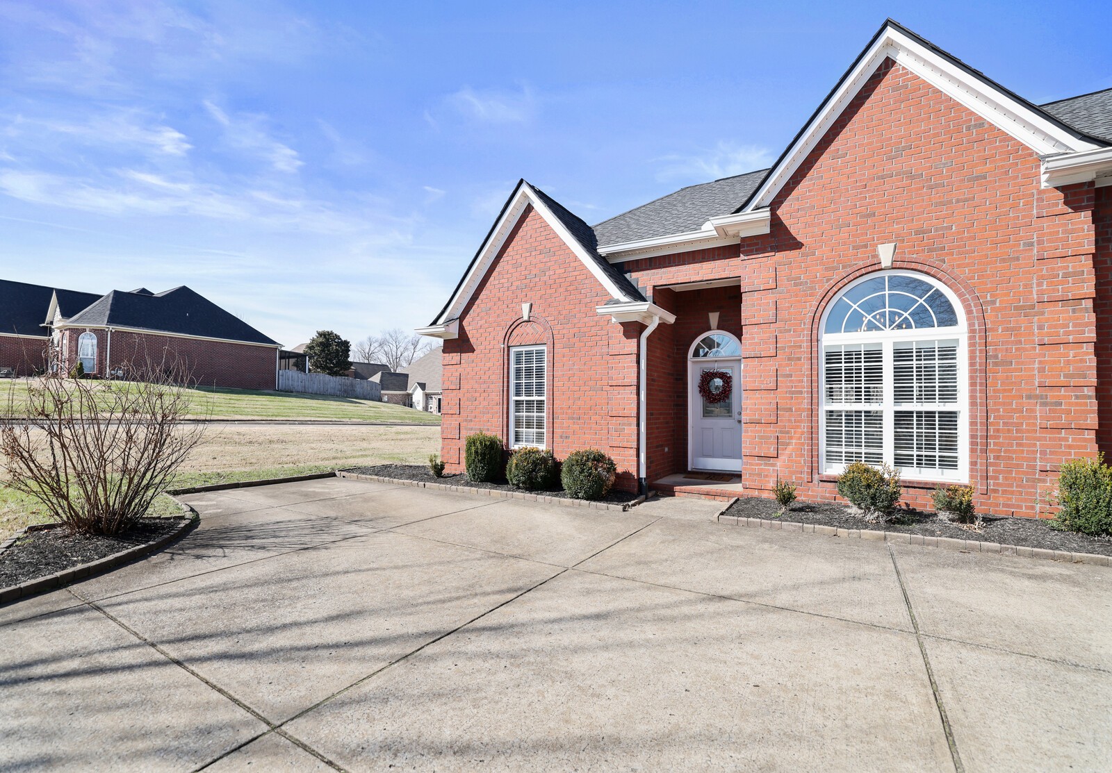 1084 Nealcrest Cir