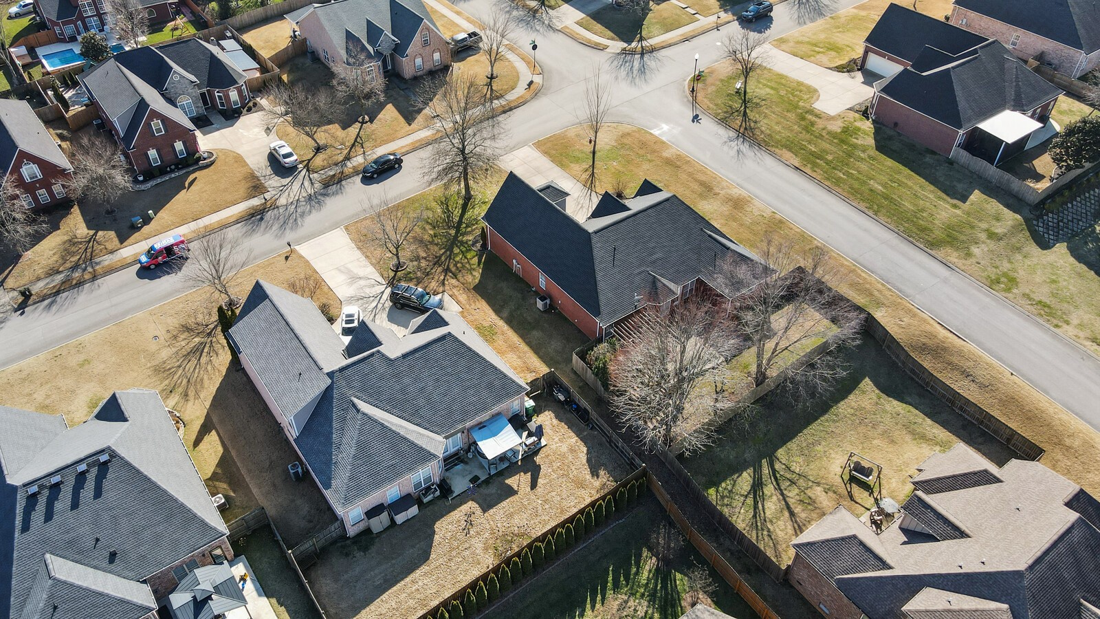 1084 Nealcrest Cir