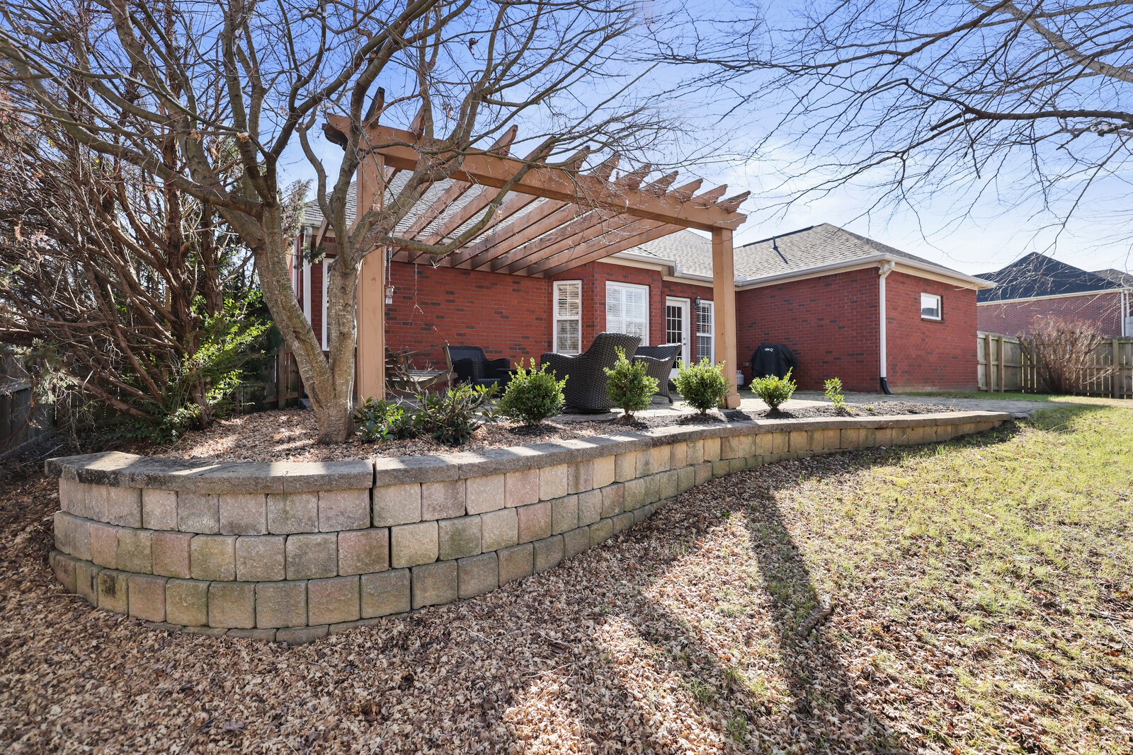 1084 Nealcrest Cir