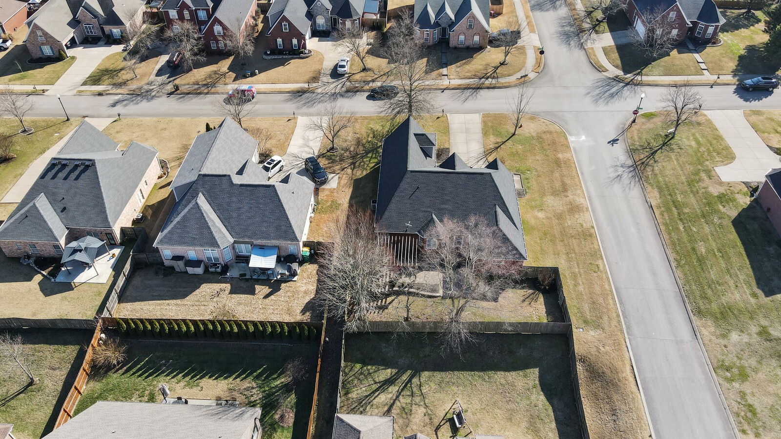 1084 Nealcrest Cir
