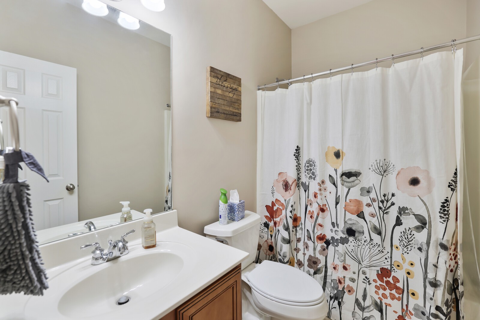 1084 Nealcrest Cir