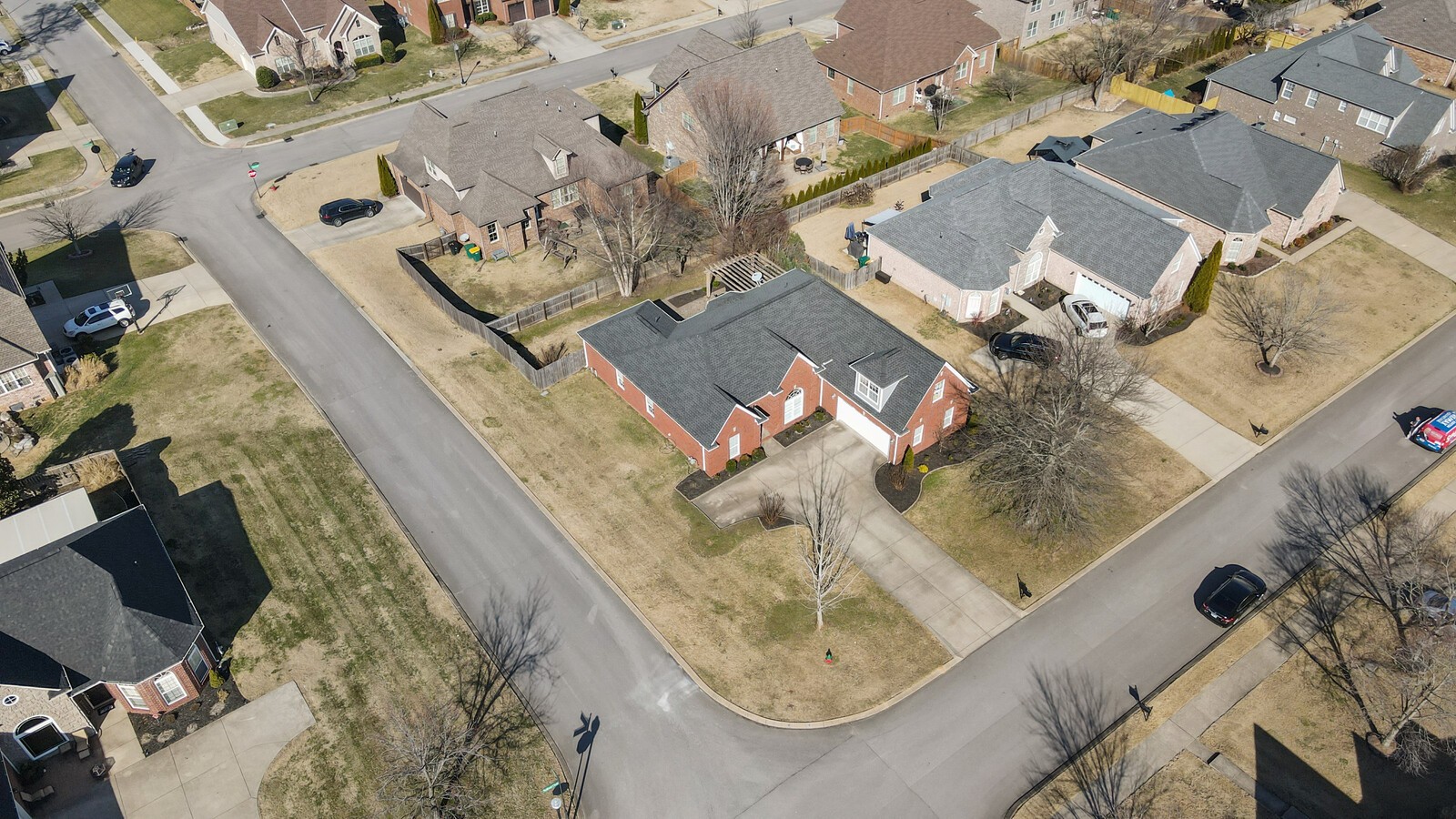1084 Nealcrest Cir