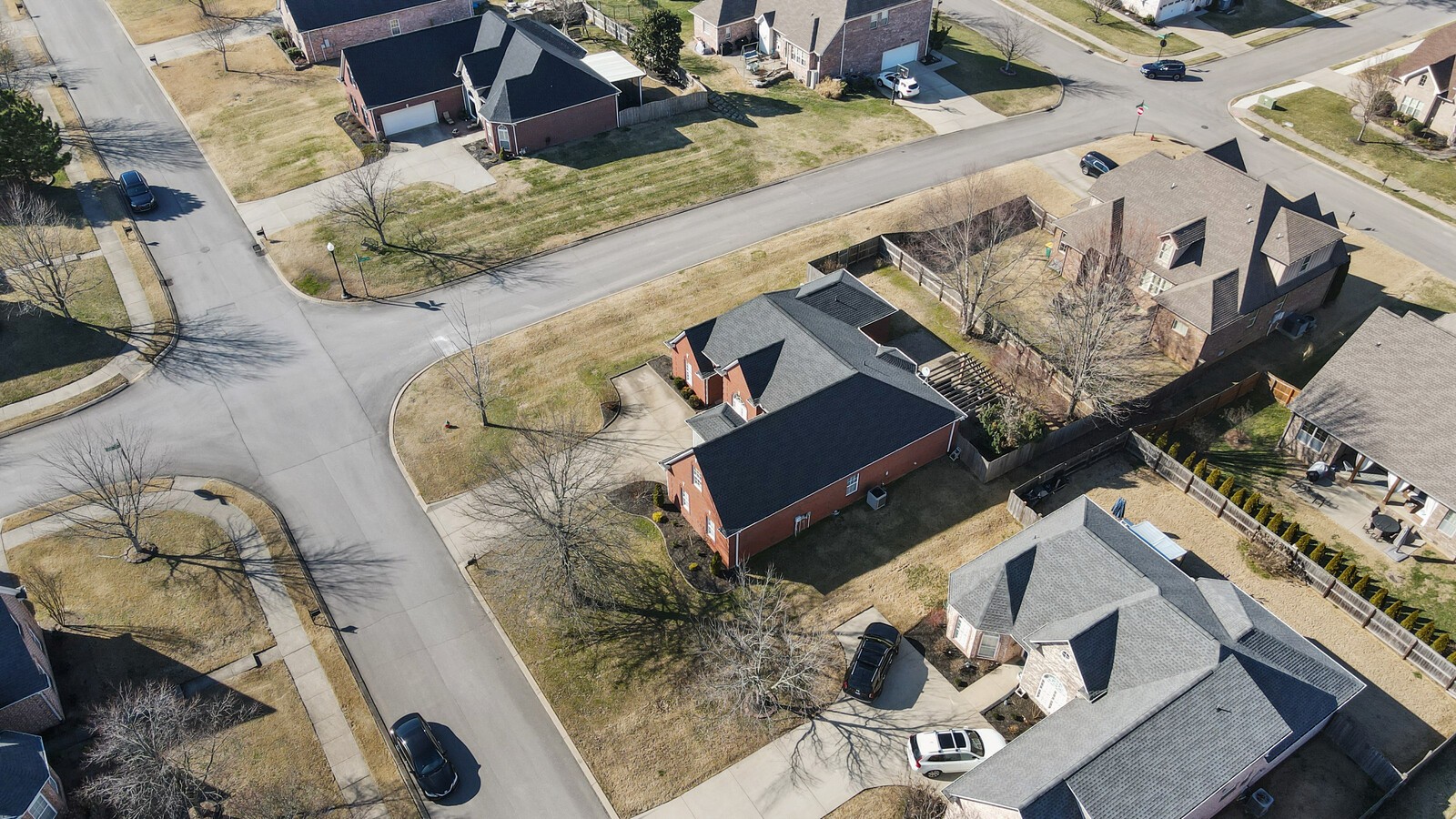 1084 Nealcrest Cir