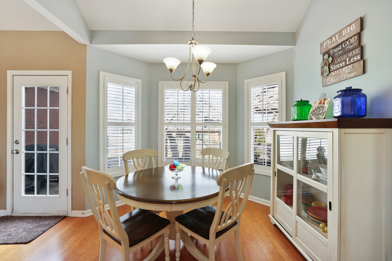 1084 Nealcrest Cir