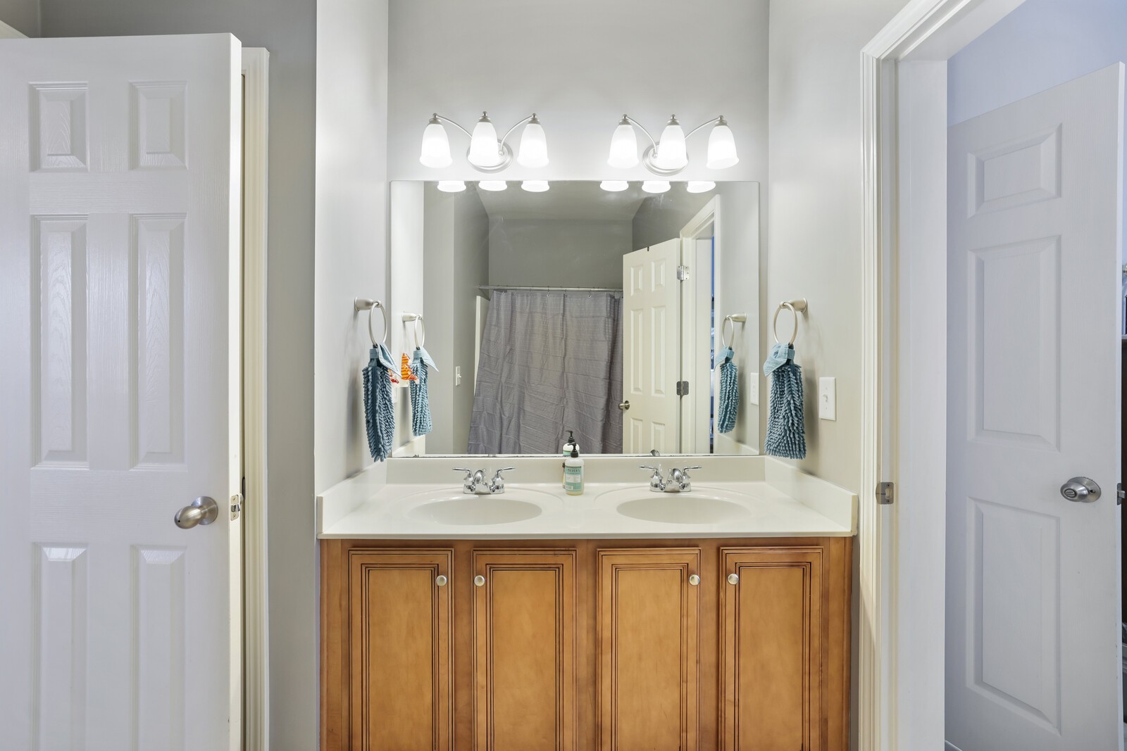 1084 Nealcrest Cir