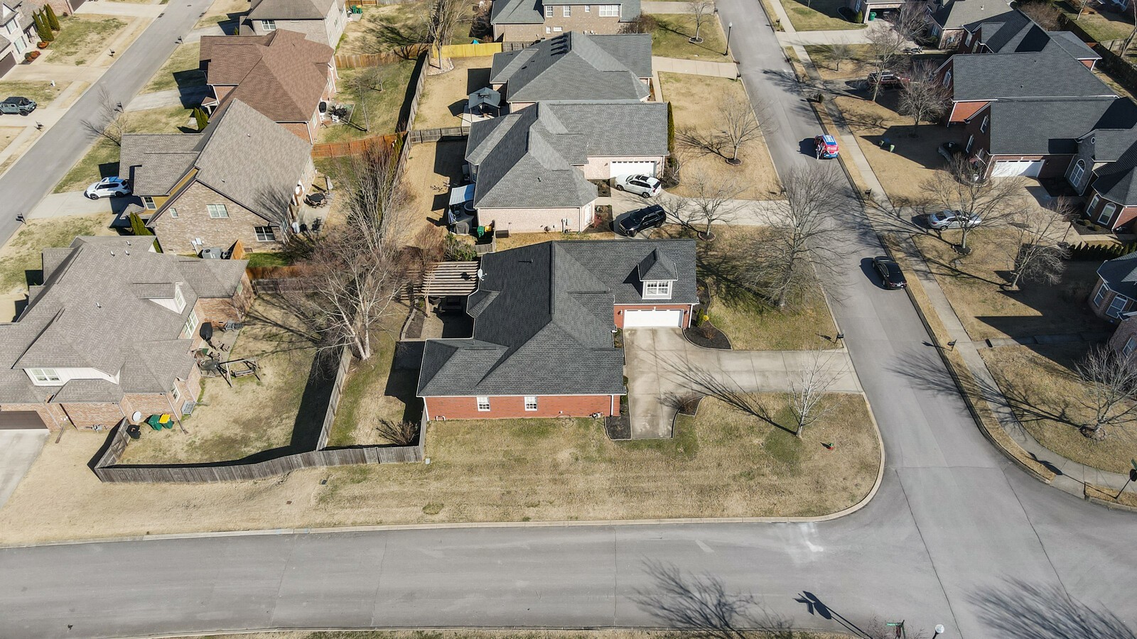 1084 Nealcrest Cir
