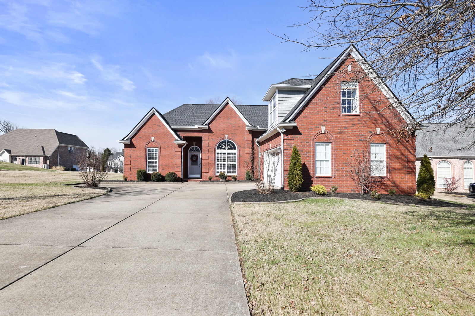 1084 Nealcrest Cir