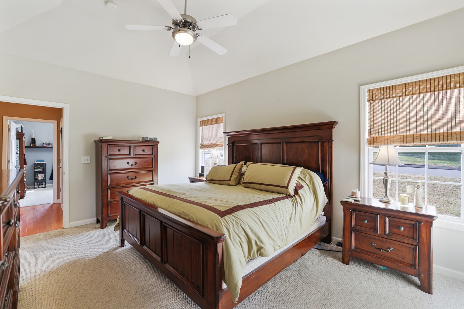 1084 Nealcrest Cir