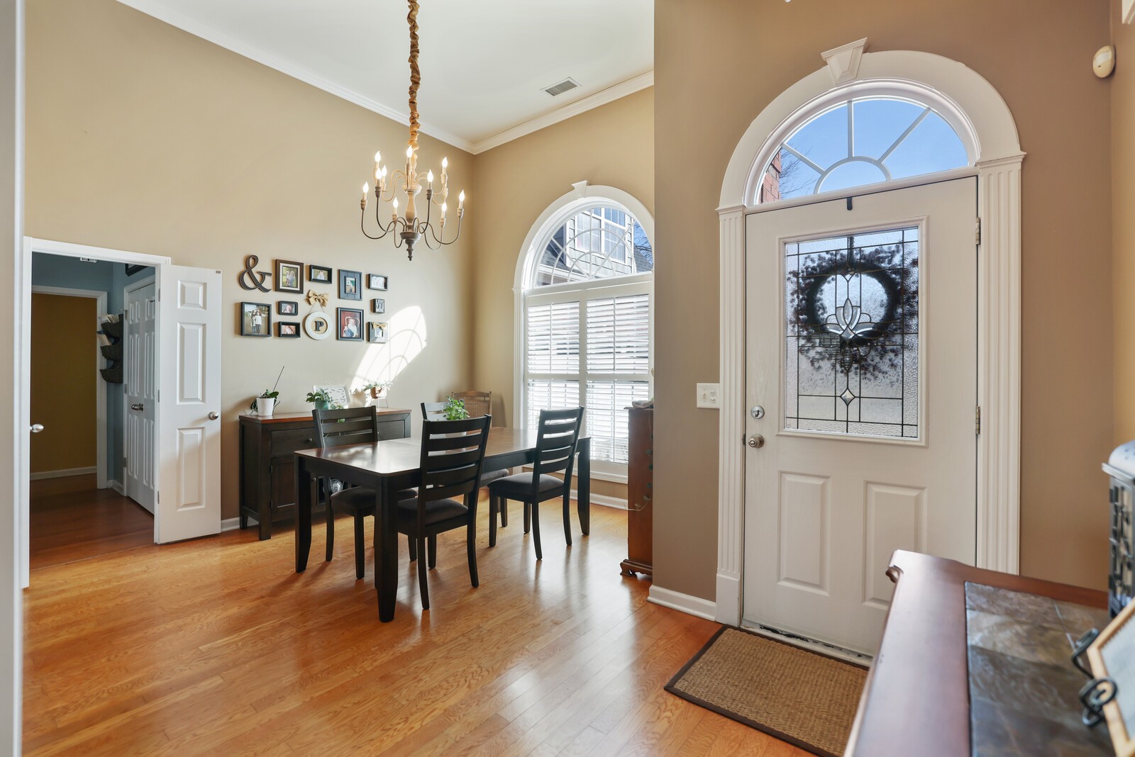1084 Nealcrest Cir
