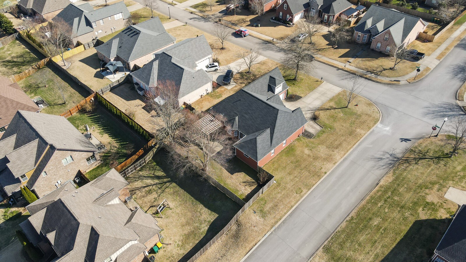 1084 Nealcrest Cir