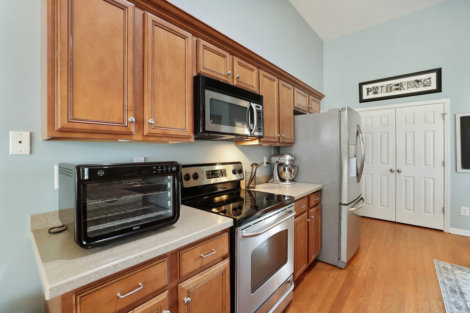 1084 Nealcrest Cir