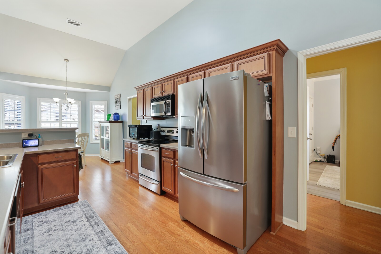 1084 Nealcrest Cir