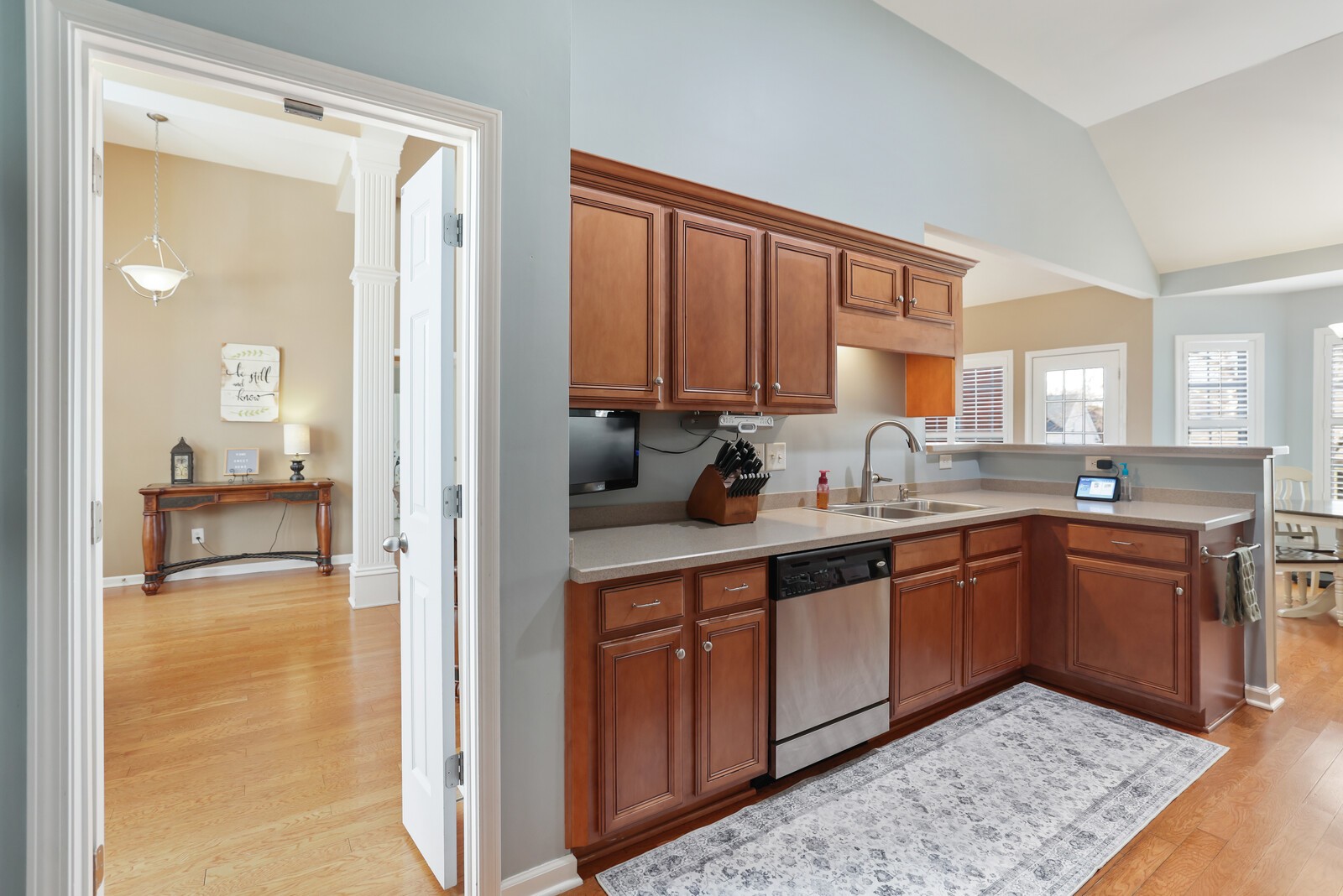 1084 Nealcrest Cir