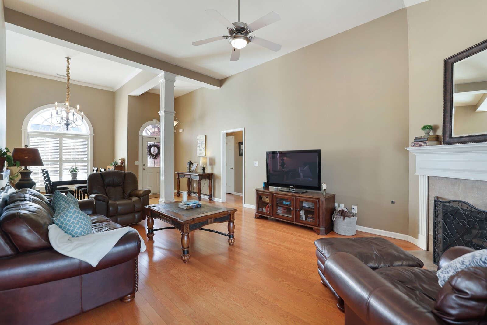 1084 Nealcrest Cir