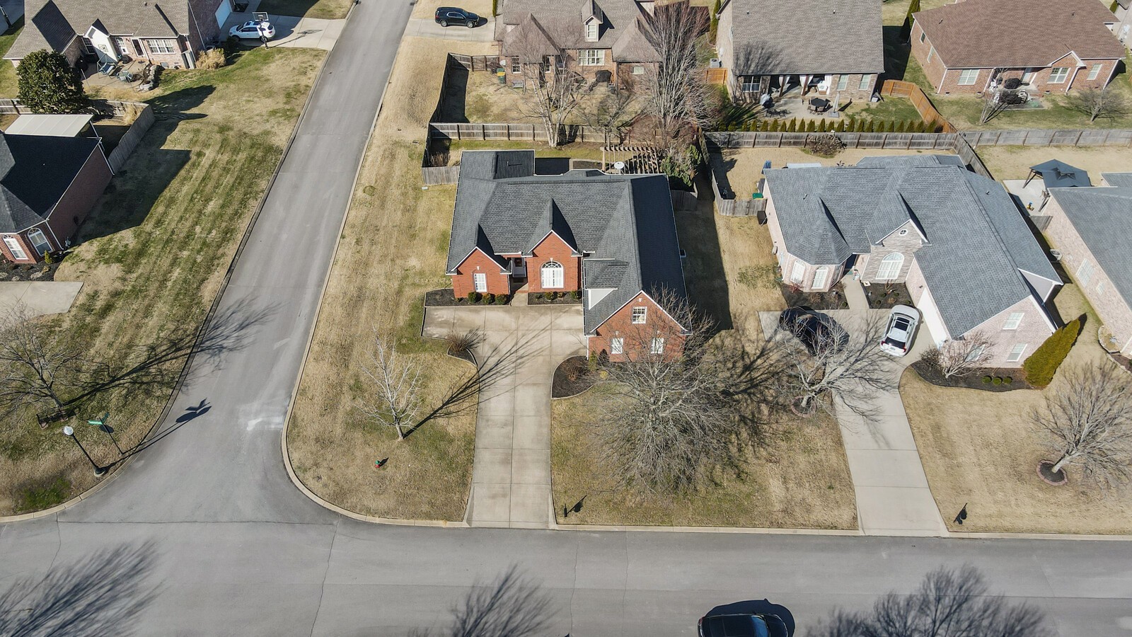 1084 Nealcrest Cir