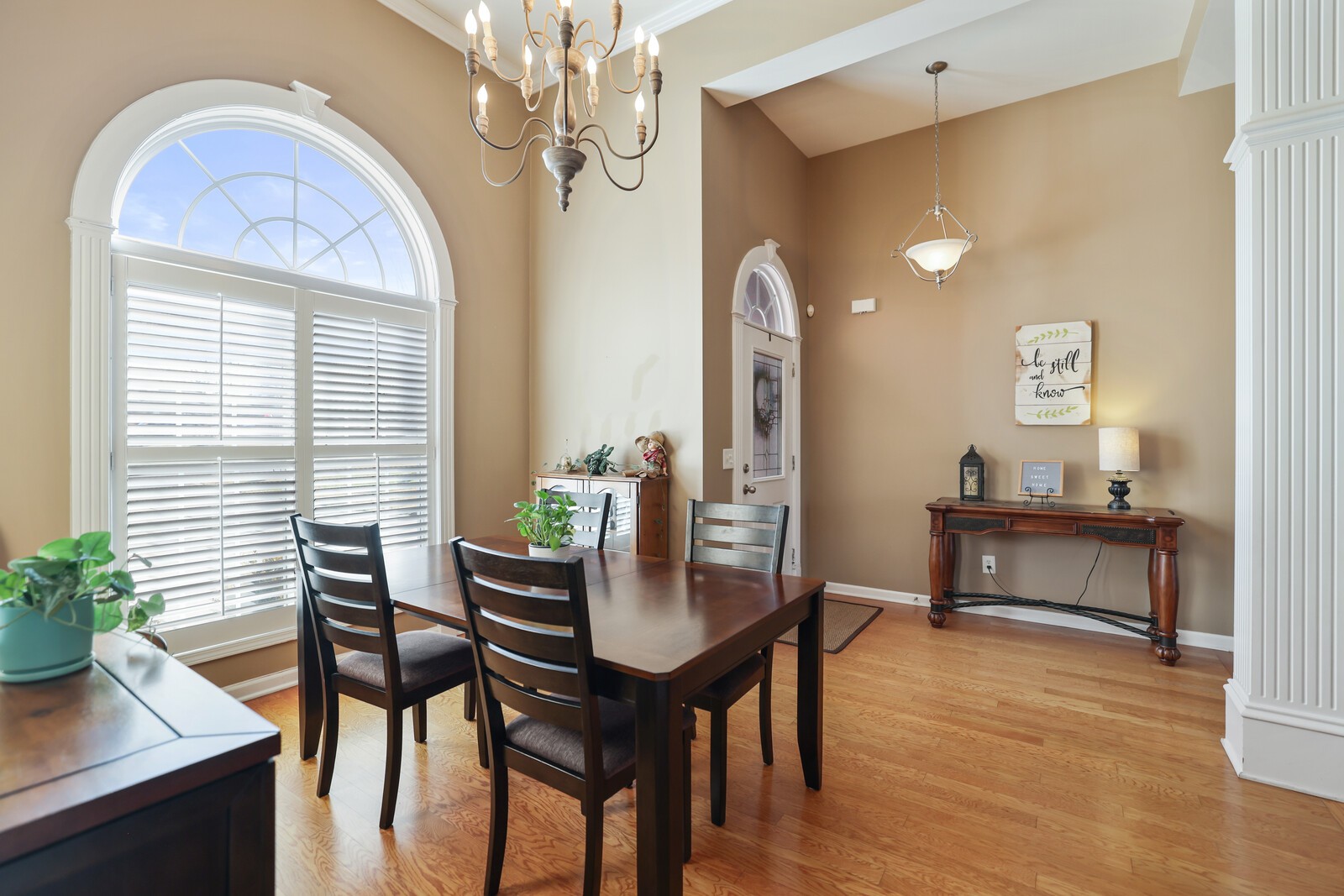 1084 Nealcrest Cir