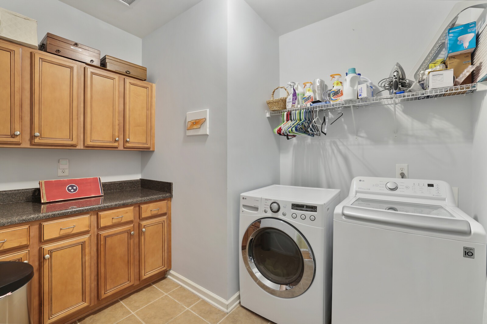 1084 Nealcrest Cir