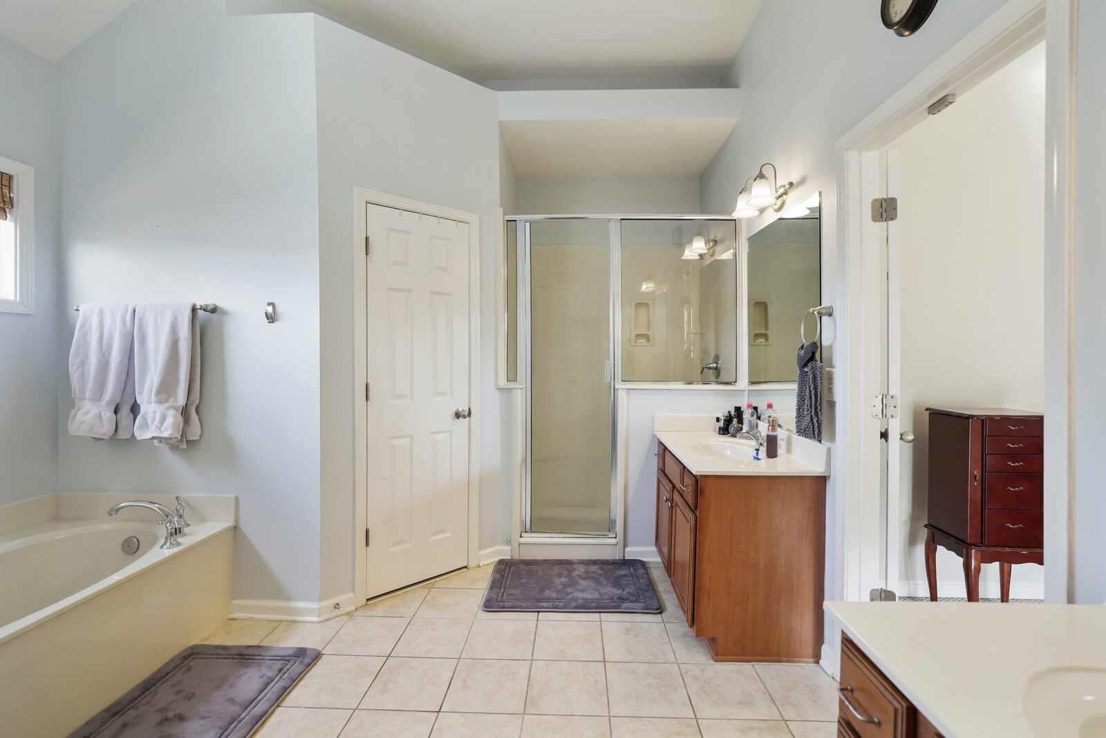 1084 Nealcrest Cir