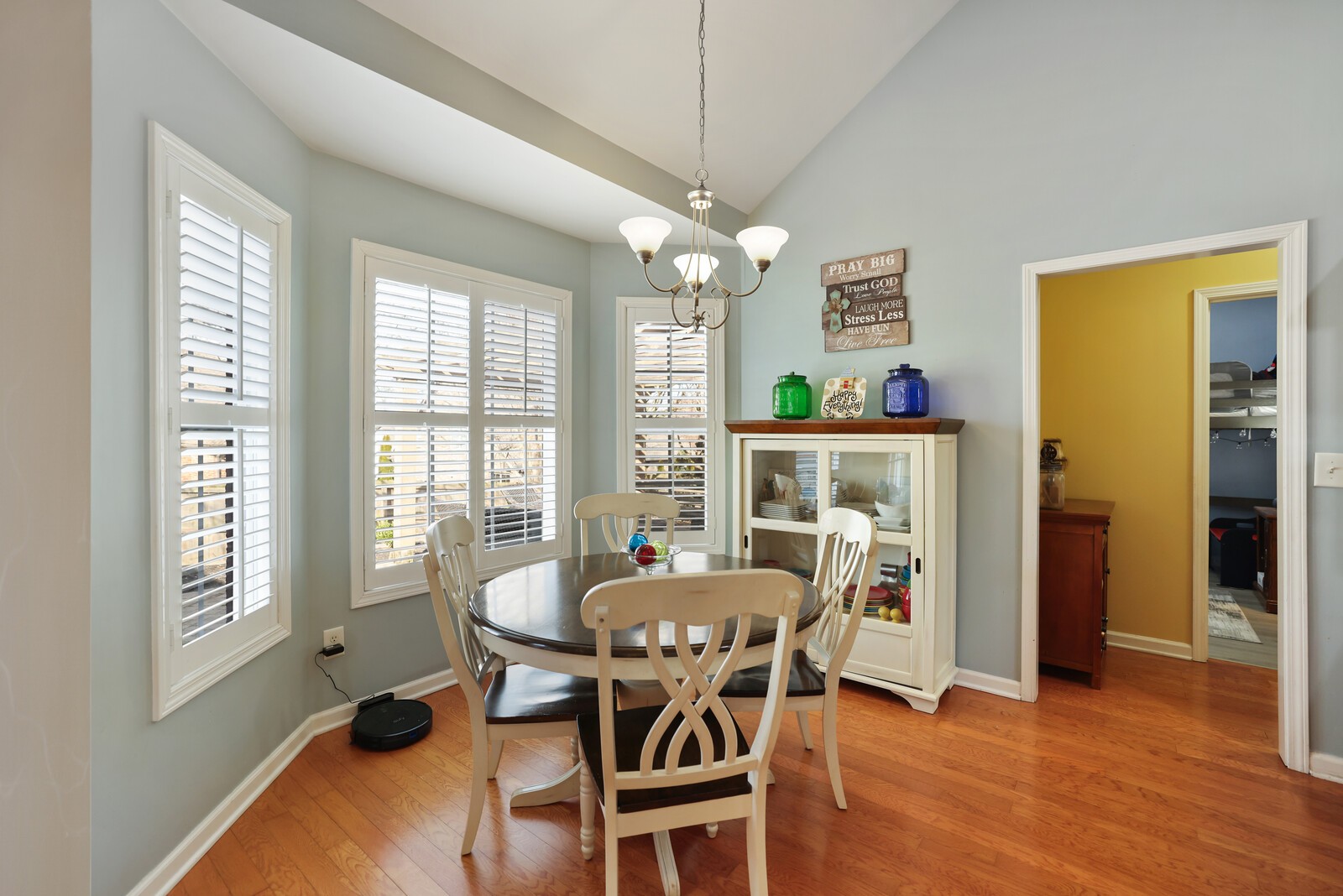1084 Nealcrest Cir