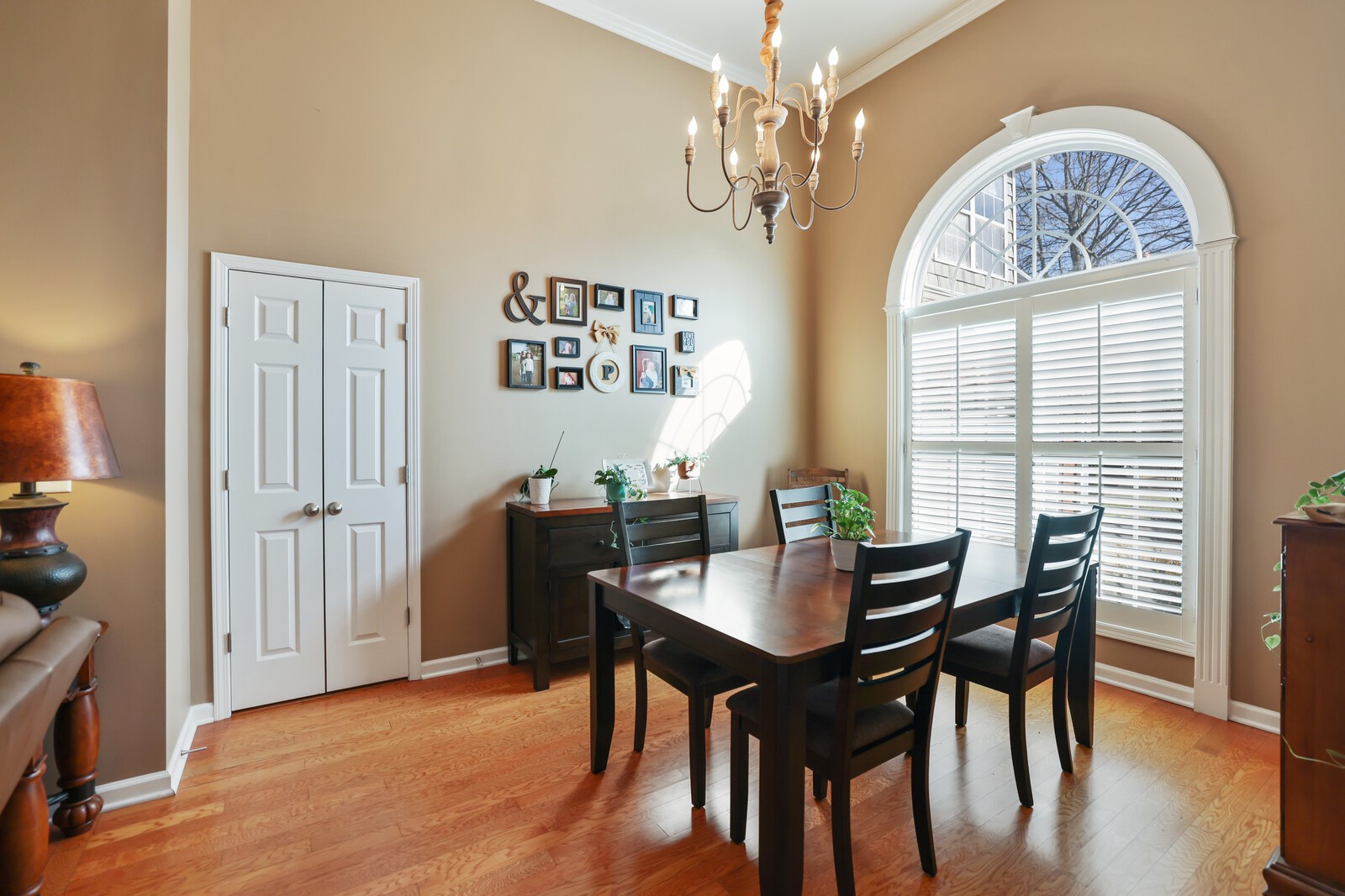 1084 Nealcrest Cir