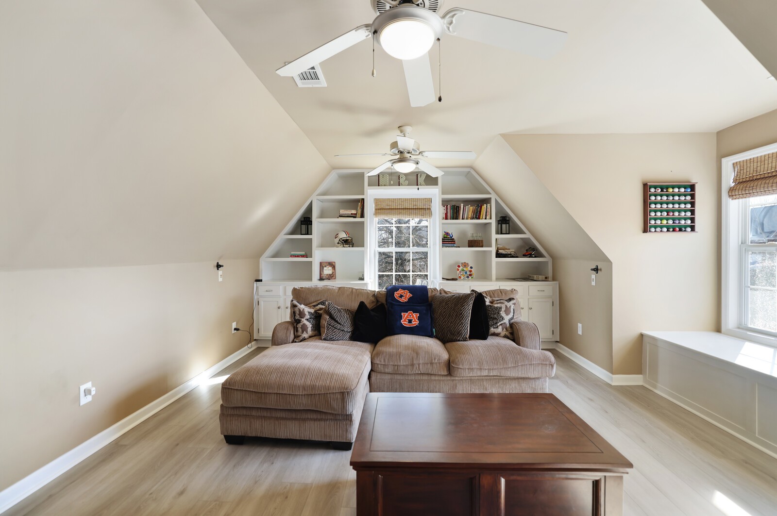 1084 Nealcrest Cir