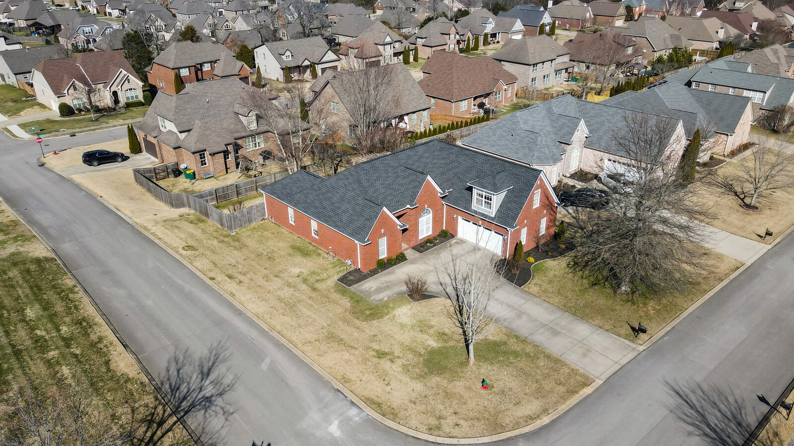 1084 Nealcrest Cir