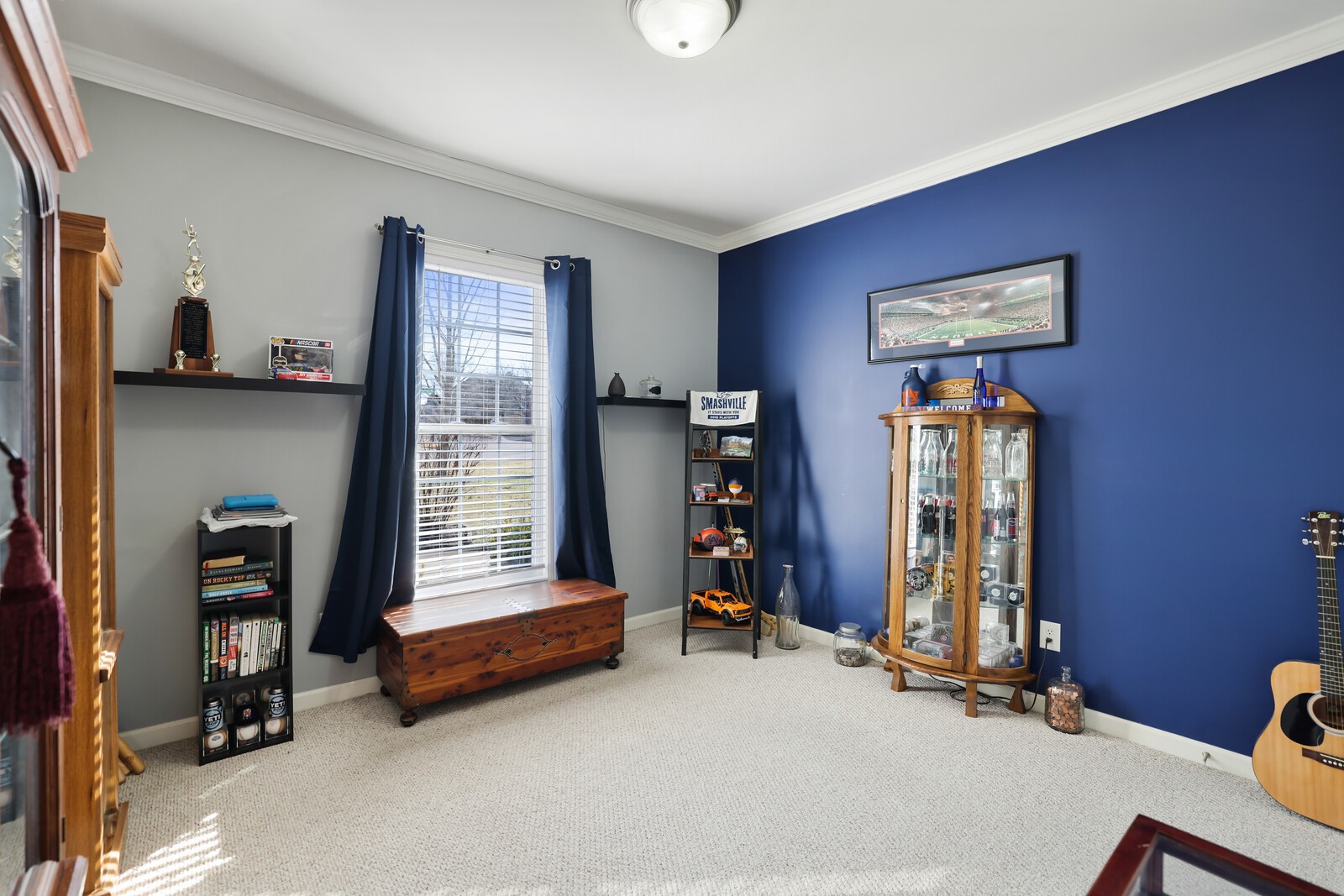 1084 Nealcrest Cir