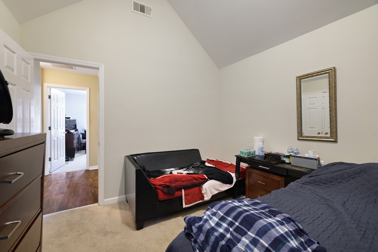 1128 Carriage Park Dr