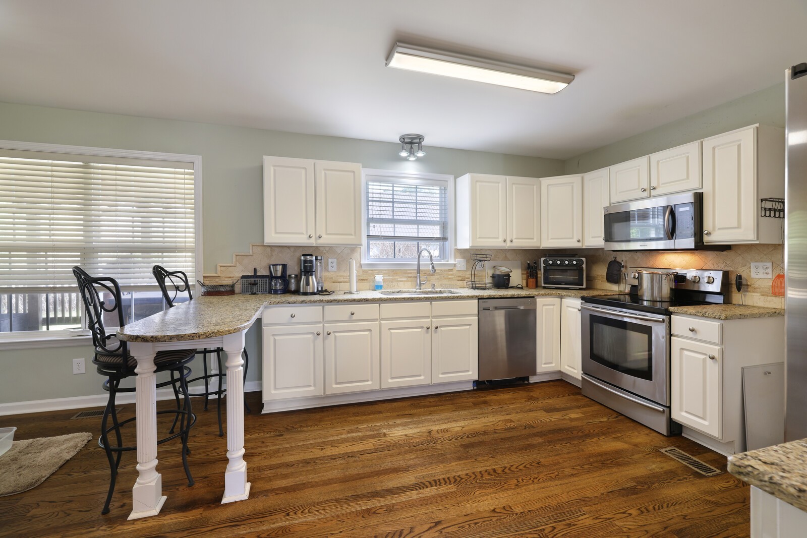 1128 Carriage Park Dr
