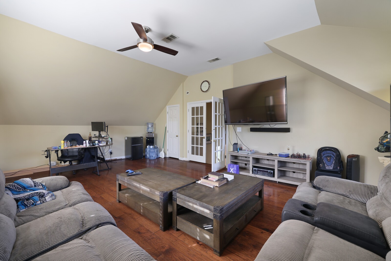 1128 Carriage Park Dr