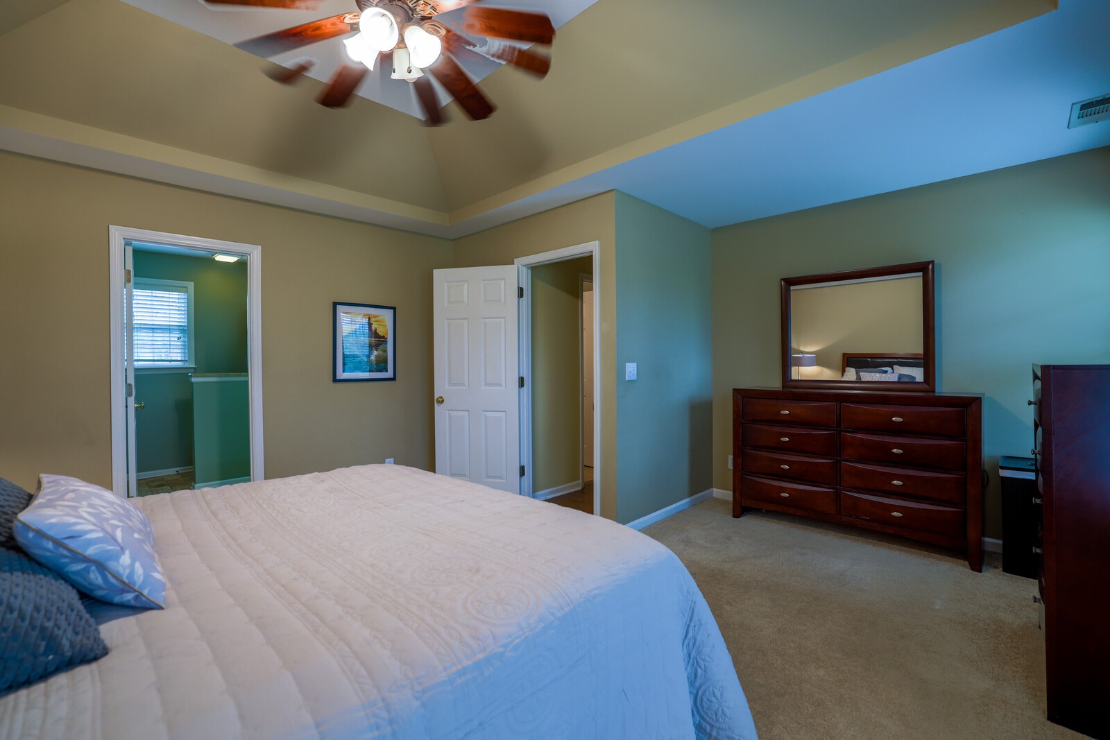 1128 Carriage Park Dr