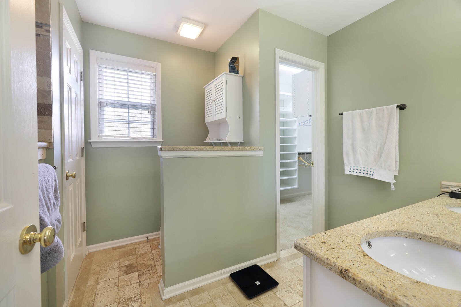 1128 Carriage Park Dr