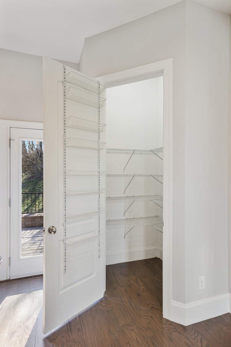 921 Holgate Ct
