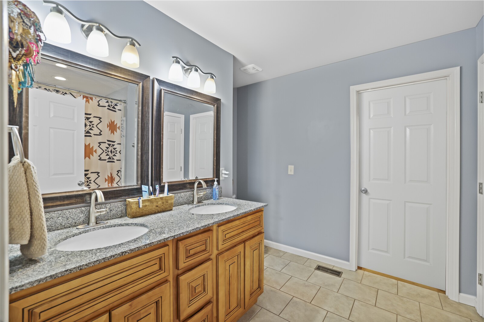 338 N Centerpoint Rd