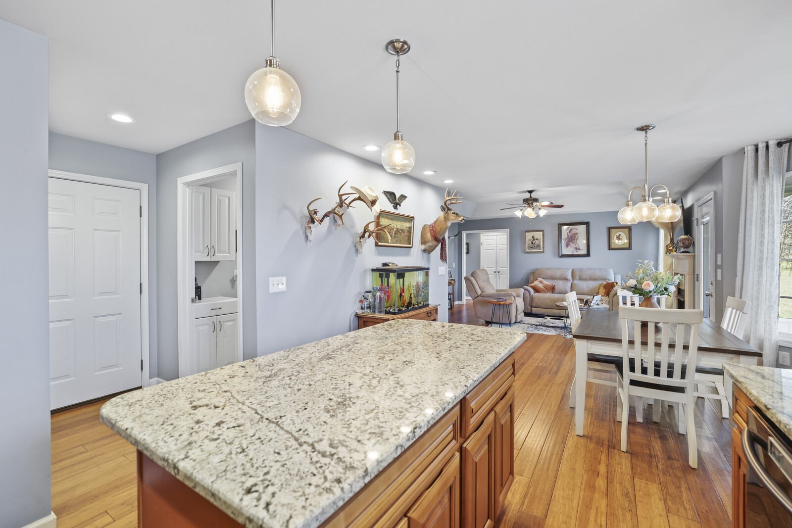 338 N Centerpoint Rd