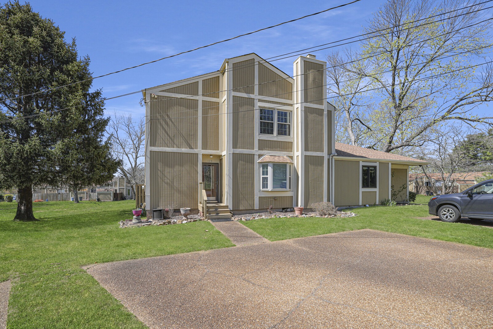 129 Williamsburg West Ct