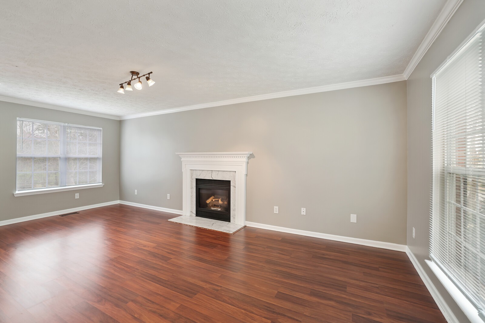 3800 Portsmouth Dr