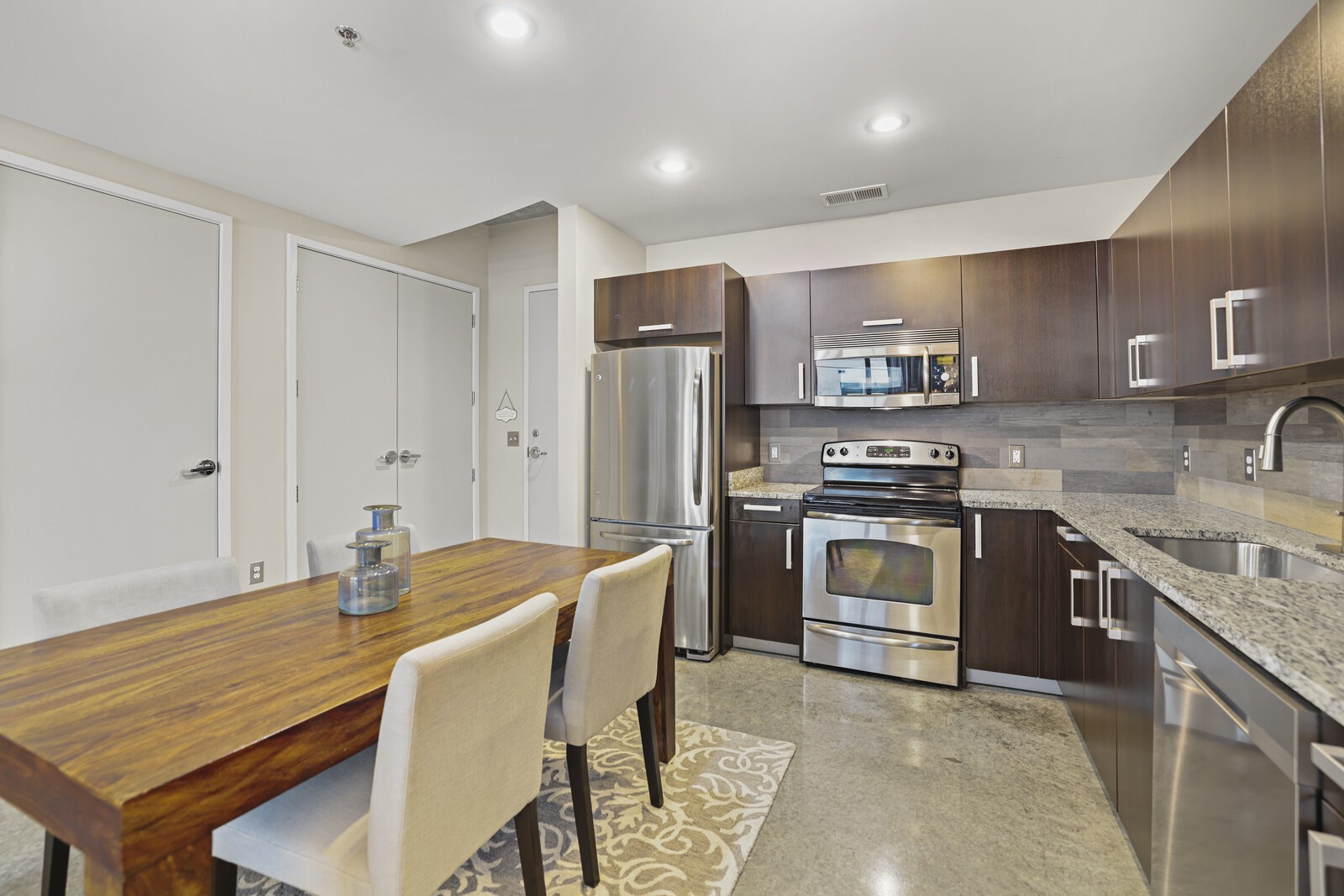 600 12th Ave S Unit: 522