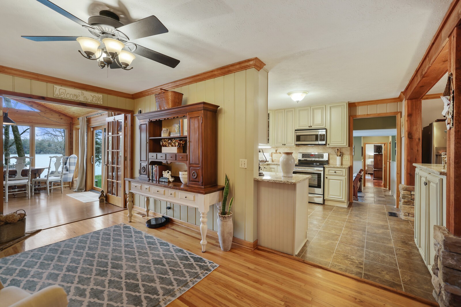 2041 Sanford Dr