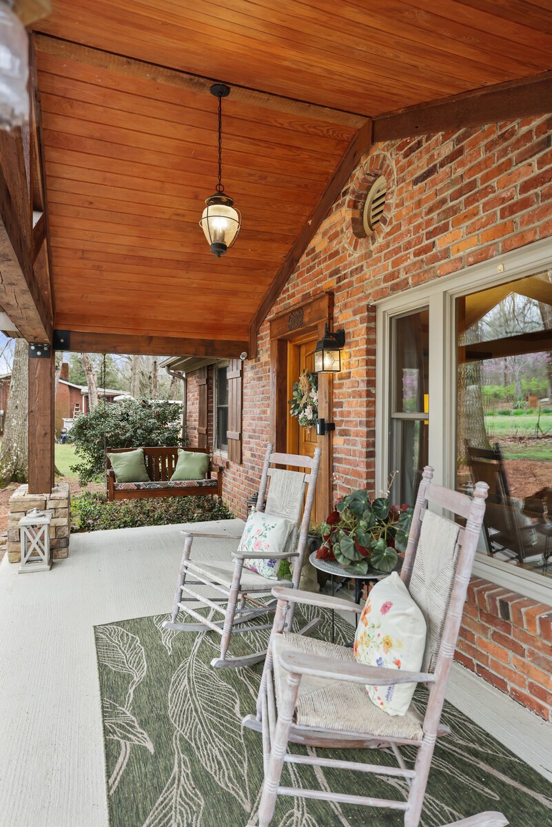 2041 Sanford Dr