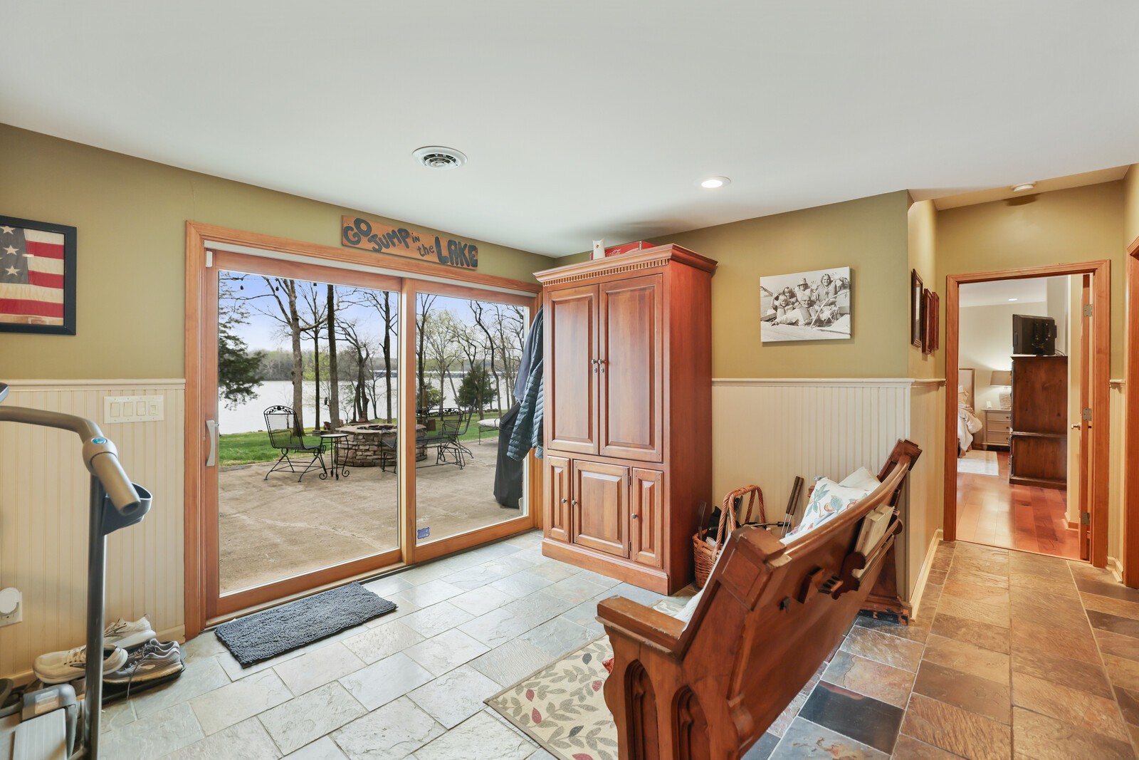 2041 Sanford Dr