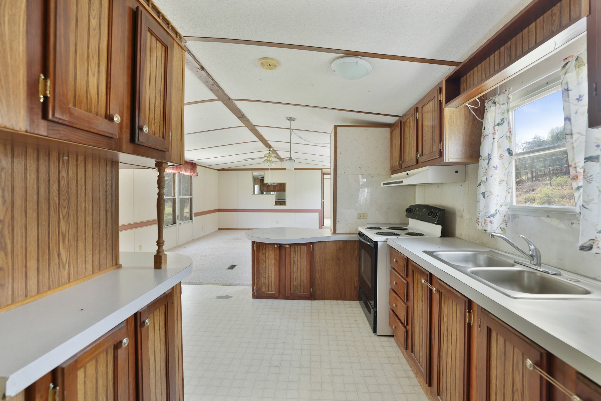 2298 Cavender Rd