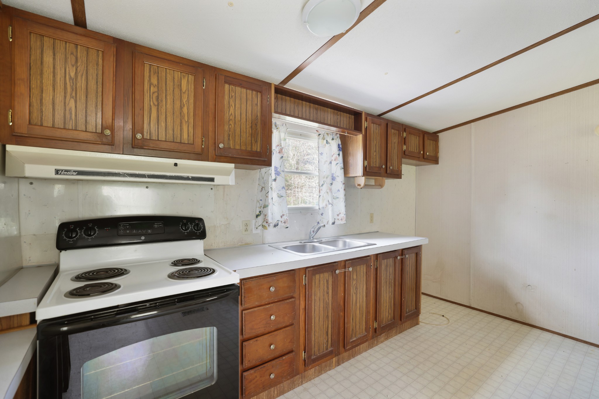 2298 Cavender Rd