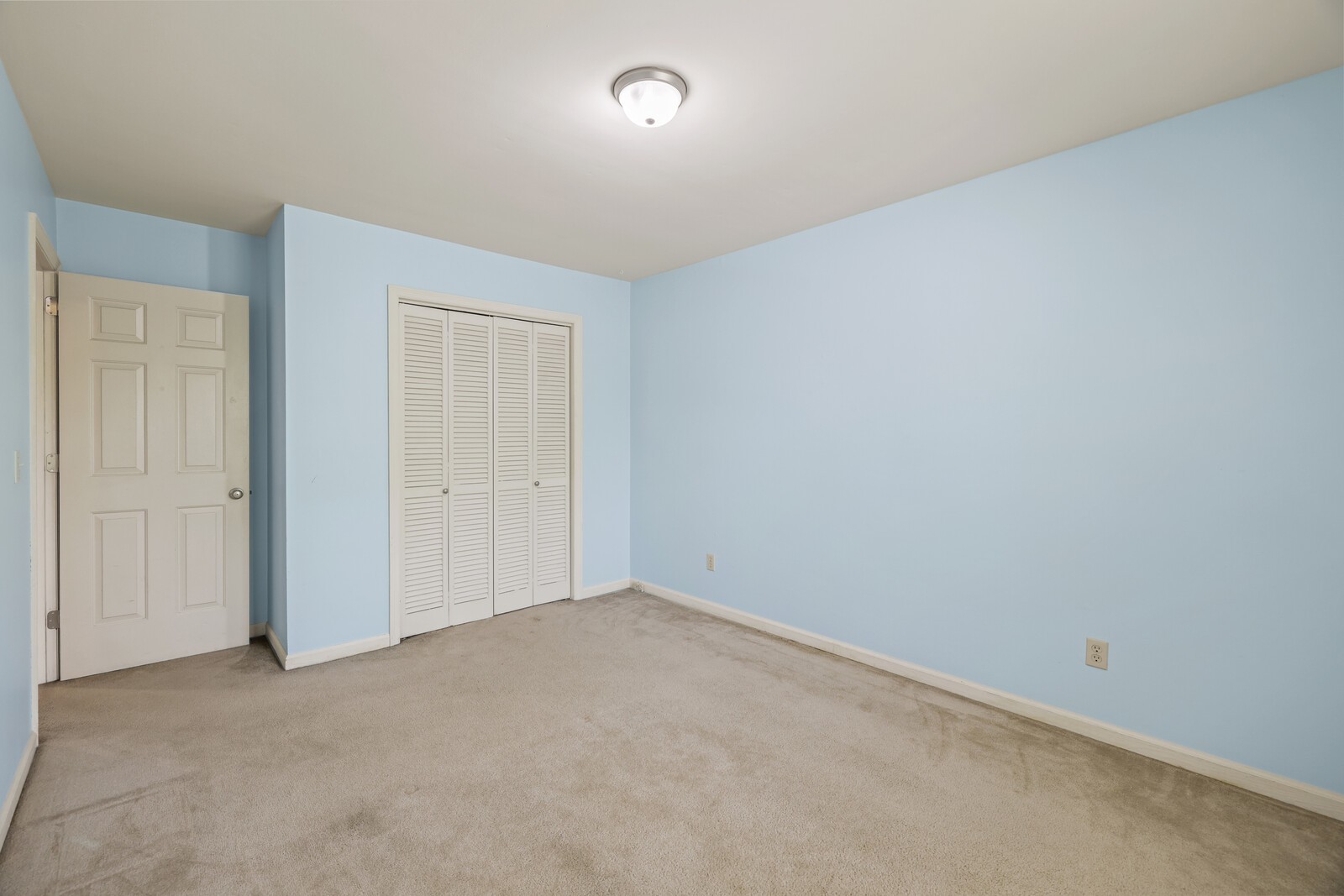 412 Woodsman Ct