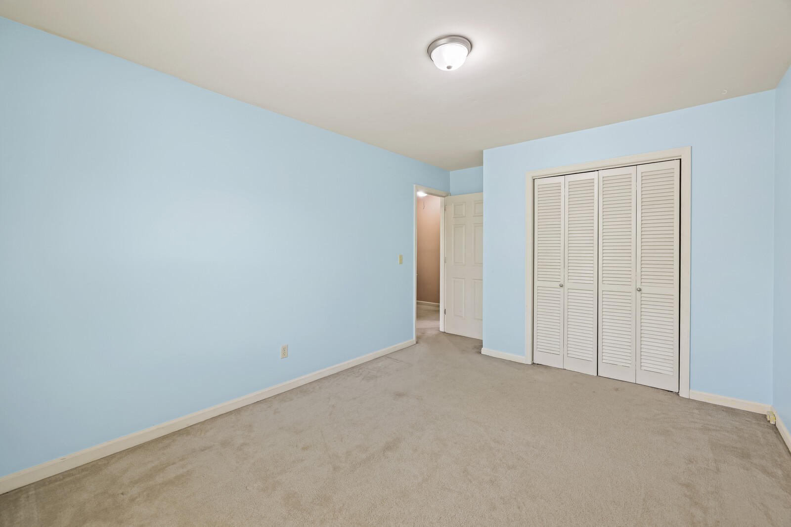412 Woodsman Ct